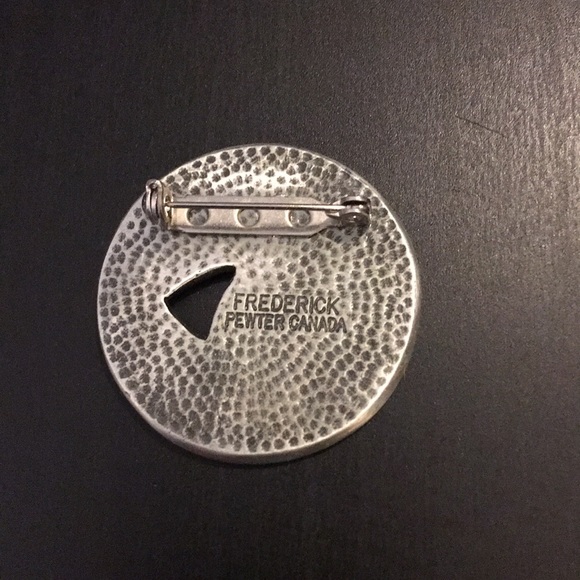 Beautiful Brooch - Picture 4 of 4